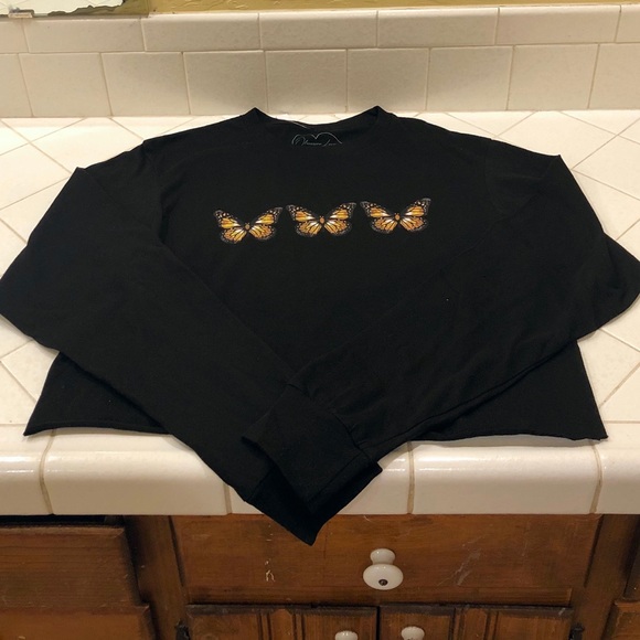Black butterfly trio graphic tee. NWT size medium - Picture 10 of 14